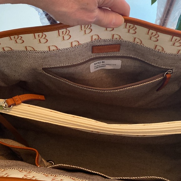 NWT Dooney and Bourke double long handle tote - Picture 4 of 7